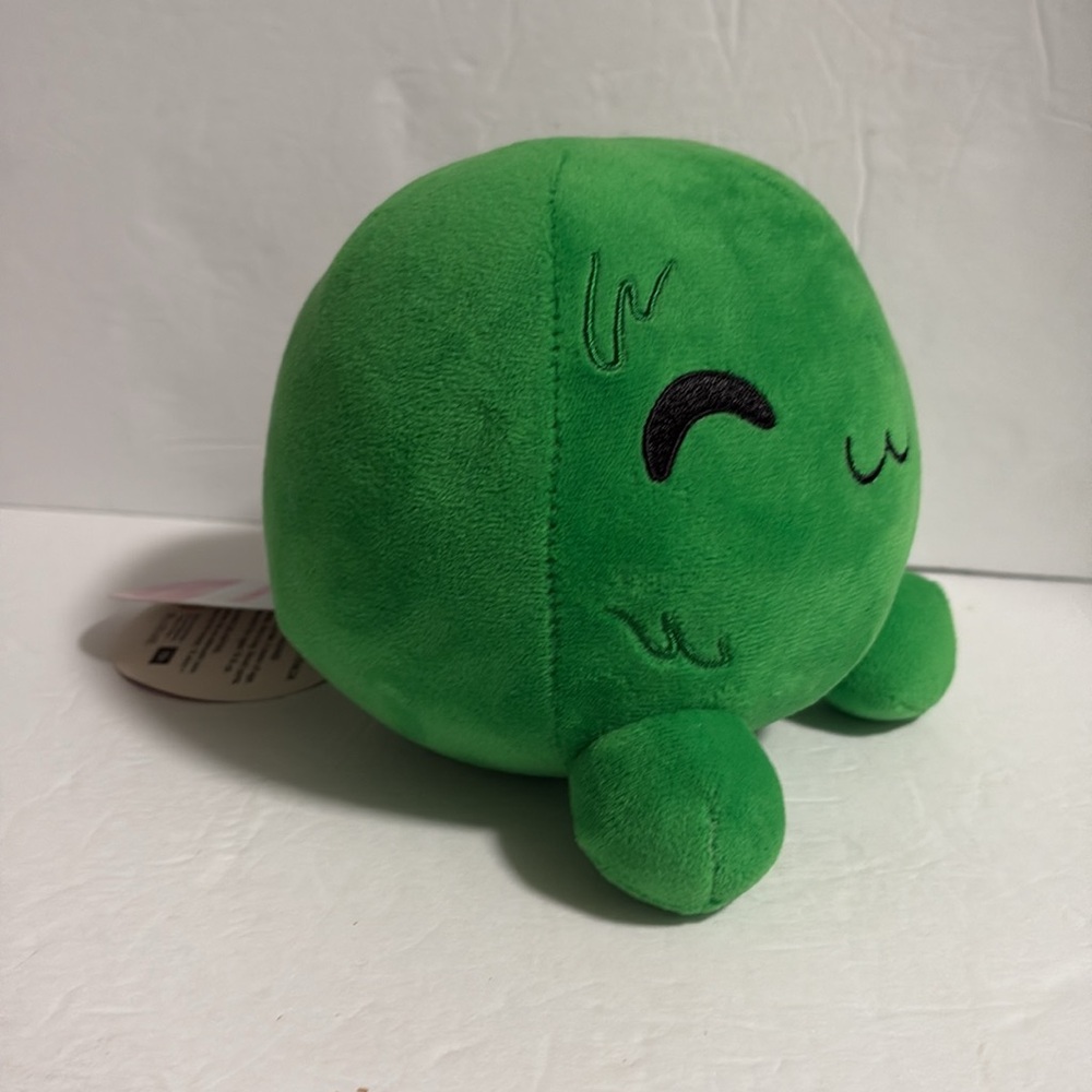 YouTooz UWU Slimecicle Stickie 6" Plushie - Picture 4 of 9